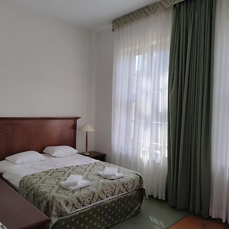 Palac W Rymaniu المظهر الخارجي الصورة